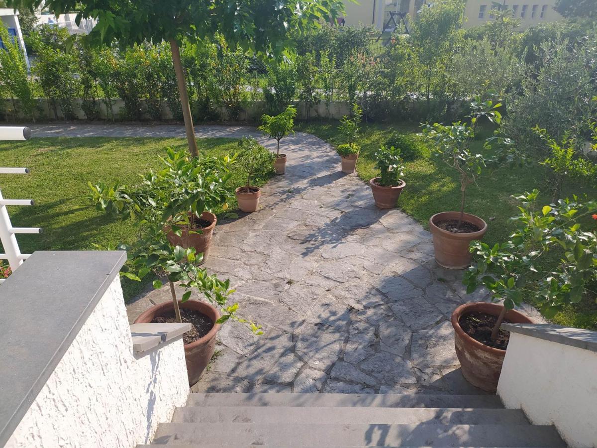 B&B Villa La Bouganville Camaiore Eksteriør bilde