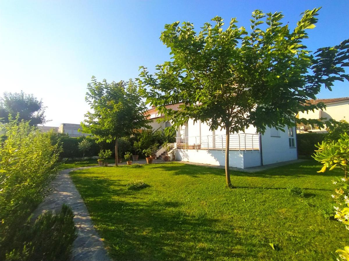 B&B Villa La Bouganville Camaiore Eksteriør bilde