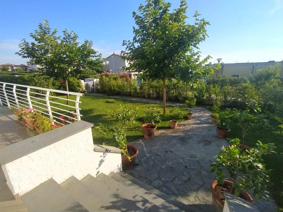 B&B Villa La Bouganville Camaiore Eksteriør bilde